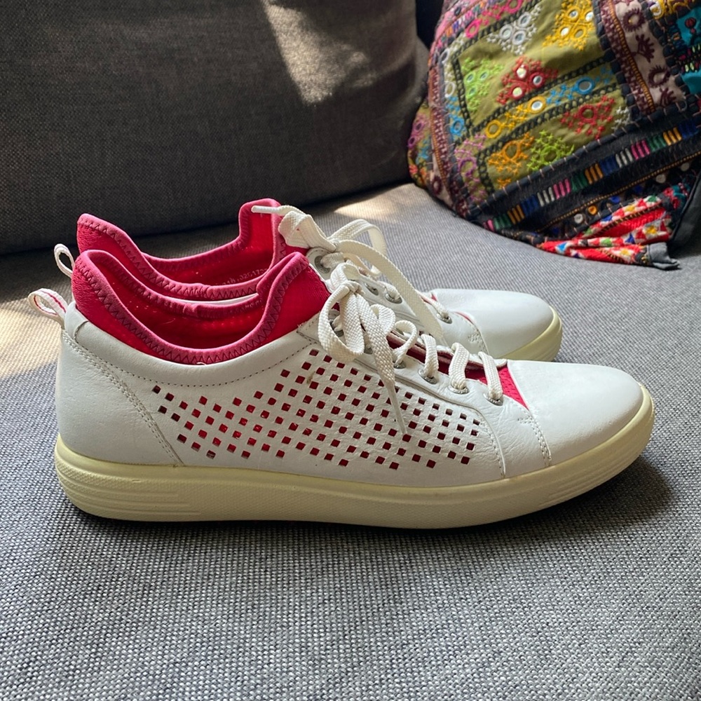 ECCO Women's Size 41 Wide Sneaker Golf Shoe White Red Leather Extra Width